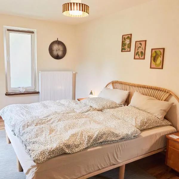 Guesthouse with 3 apartments, just outside Berlin, near to Tesla, hotelli kohteessa Burig