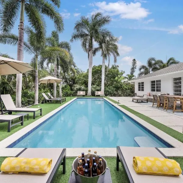 Pet-friendly inland home with resort style yard/pool, hotel in Marco Island