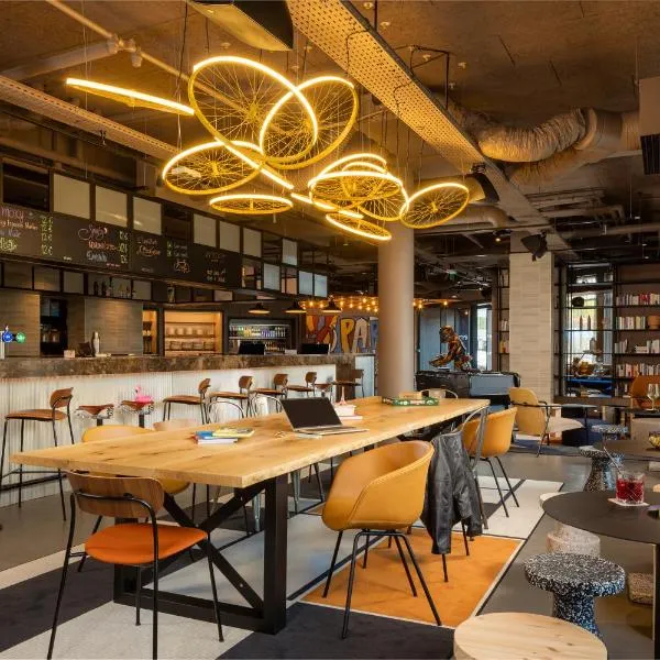 Moxy Paris Clamart: Clamart şehrinde bir otel