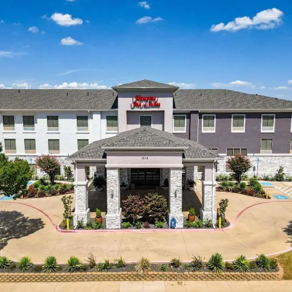 Hampton Inn & Suites Denton, hotel di Denton