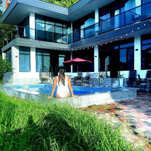 Viesnīca sea side pilsētā Mahindžauri