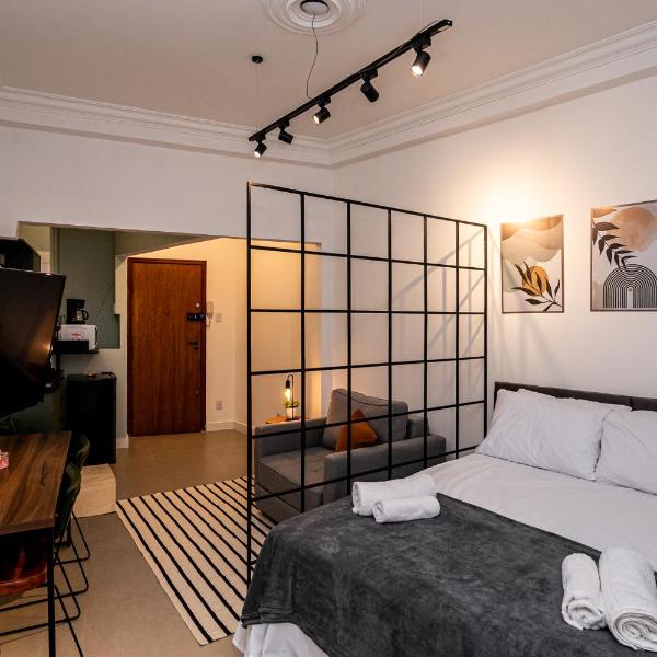 Studio reformado, quadra da praia e metrô! - Foto 2