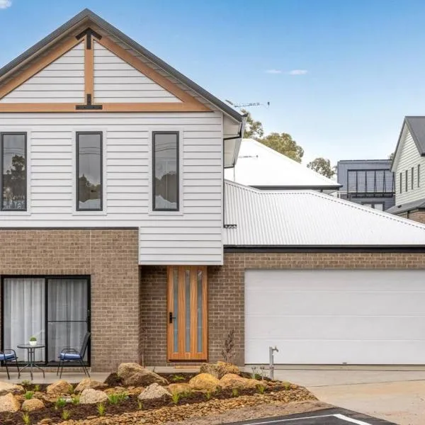 New Central 2 bedroom townhouse, hotel in Beechworth