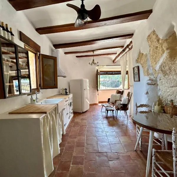 Authentic Cave House with Views - Cova L'Aljub – hotel w mieście Bocairent