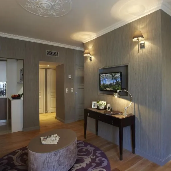 La Clef Louvre Paris by The Crest Collection