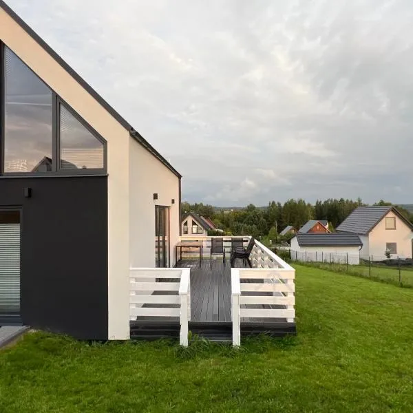 Domek nad jeziorem Raduńskim, hotel a Borzestowska Huta