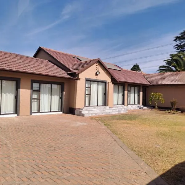 Randhart guesthouse, hotel v destinaci Alberton