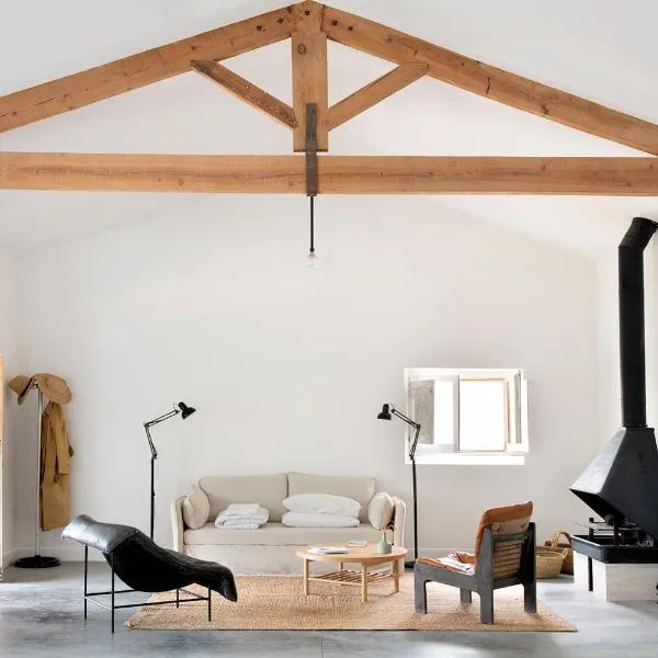 Loft de diseño en Masía Rural, Cantallops, Girona, hotel in Cantallops