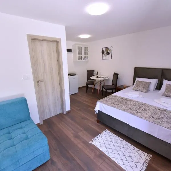 Airport Apartments TRI HRASTA, hotel u gradu Podgorica