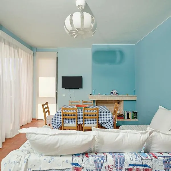 soft blue apartment near seaside, hotel in Porto Rafti
