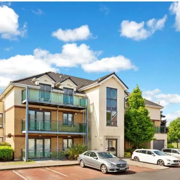 Malahide Dublin Airport Superior Large Serviced Apartment - Sleeps 6 โรงแรมในดับลิน