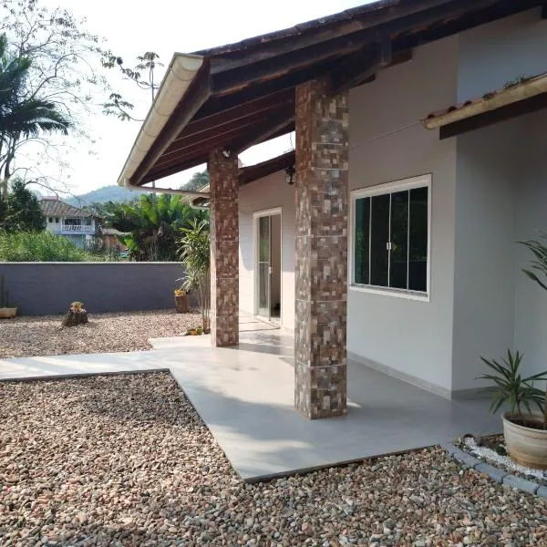 Suítes Garden, hotelli kohteessa Pomerode