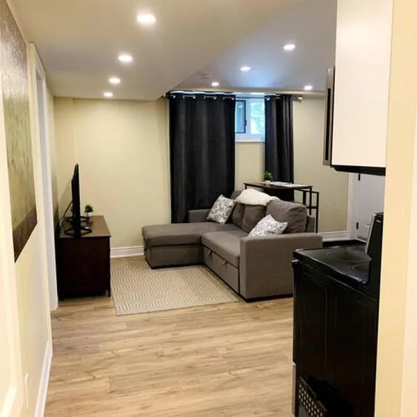 Cozy 1 bedroom basement apartment 14 days minimum, hotel in Fonthill