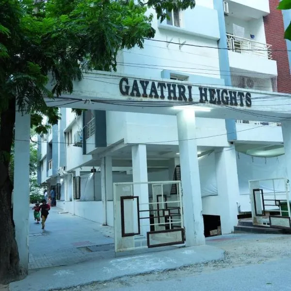 GAYATHRI HEIGHTS SERVICED APARTMENTS & APARTMENT HOTEL In HYDERABAD, hotel di Hyderabad