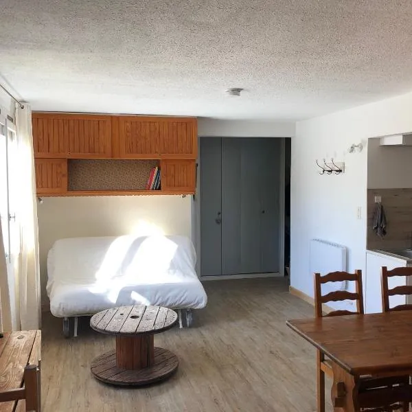 Pra-Loup 1500 Appartement spacieux et lumineux, hotel v destinácii Uvernet