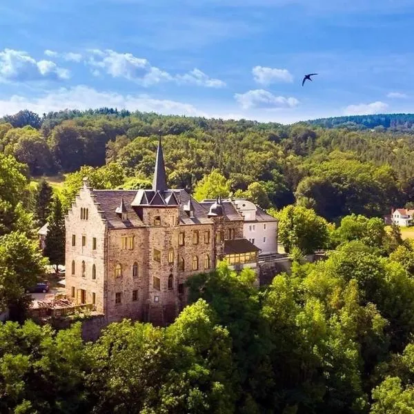 Hotel & Restaurant Schloss Weißenburg, hotel v destinaci Uhlstädt