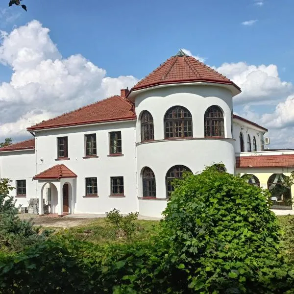 Dworek pod Liwoczem, hotel v destinaci Brzyska