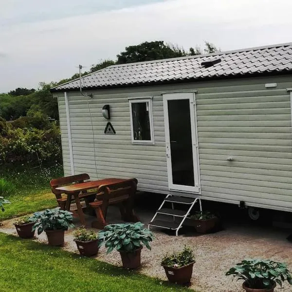 Haverigg에 위치한 호텔 Sea breeze, modern, cosy holiday home