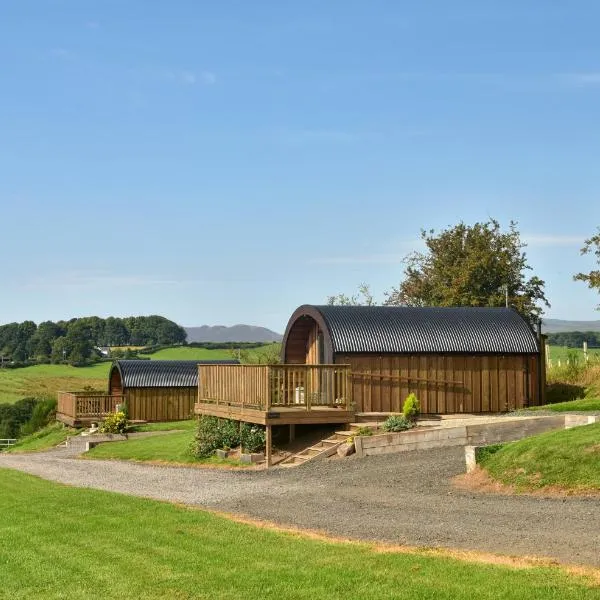 Luxury Glamping Pods - The Heft & The Hirsel, hotel v destinaci Glasgow