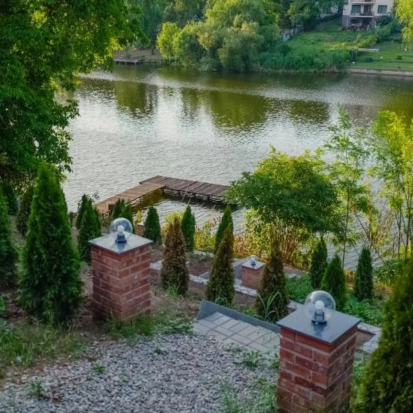 Madison Lake Villa, Hotel in Baloteşti