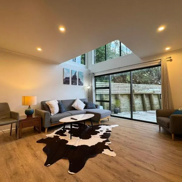 NO PARTY ALLOWED, Entire Brand New 3 bedroom townhouse, free unlimited fibre wifi and free parking, hotel v destinaci Wellington