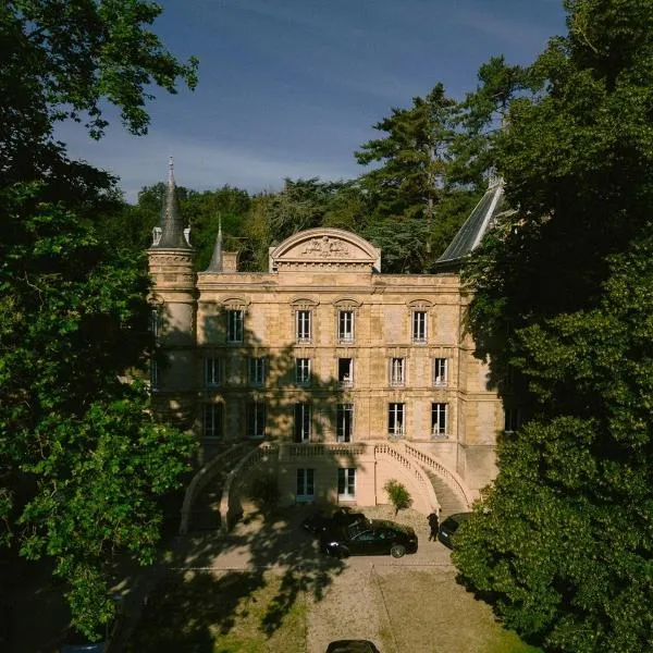 Château Le Fournel, hotel v destinaci La Fouillouse