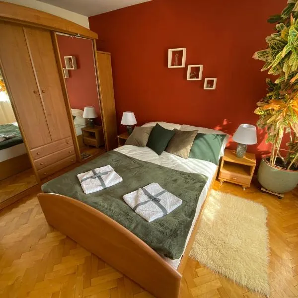 Przytulny Dom pod Jabłoniami przy Targach Kielce, hotel v destinácii Kielce