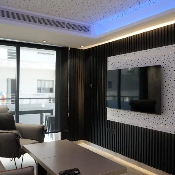 Lazuli Urban Luxury -2 bedroom with Pool, hotel in Larnaka