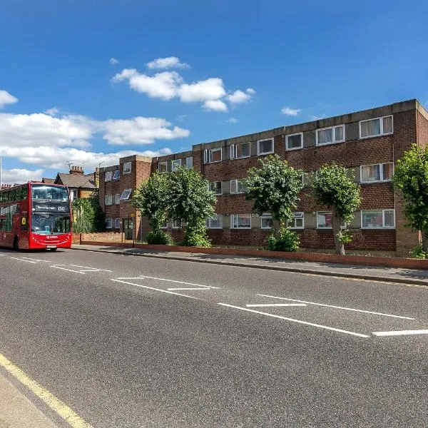 A Stunning Flat in London, Gants Hill, hotel in Redbridge