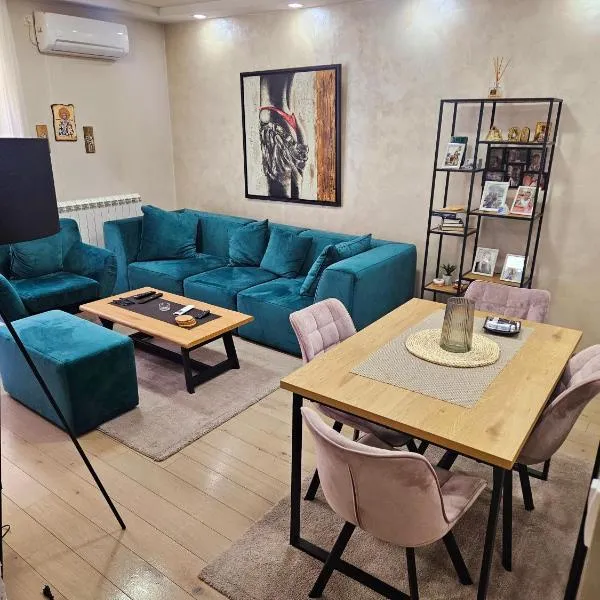 Lux apartmann, khách sạn ở Karaburma