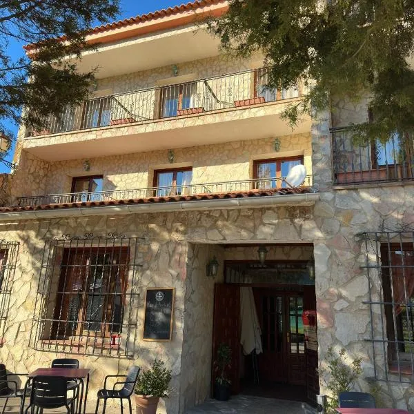 Hotel Restaurante Rio Cuervo, hotel v destinaci Vega del Cadorno
