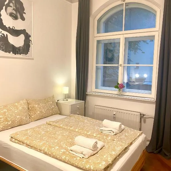 Zimmer in der Maxvorstadt mit Gemeinschaftsbad, hotel in Munich