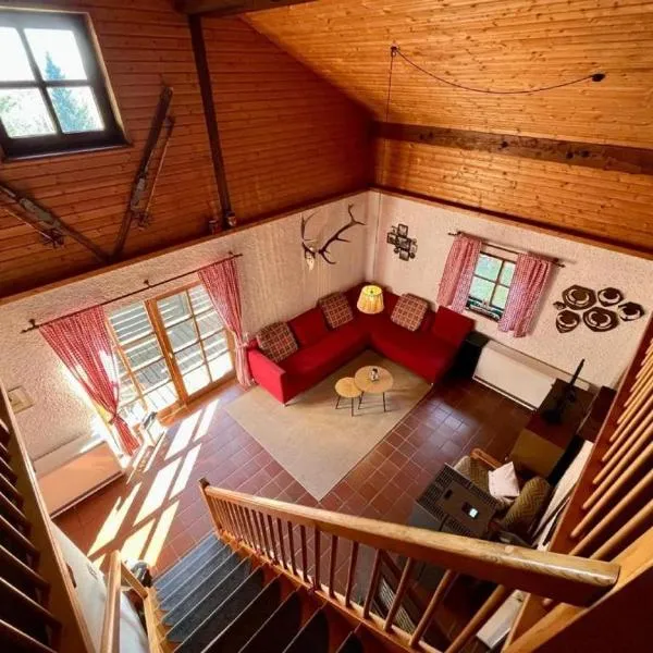 Waldferienhaus 98 im bayerischen Waldferiendorf I 3 Schlafzimmer I Lagerfeuerplatz, hotel in Regen