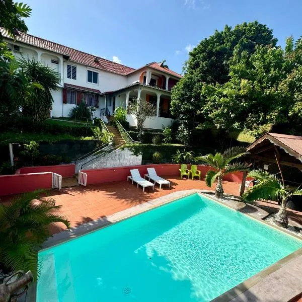La Canopée Enchantée, chambres d'hôtes, piscine, proche aéroport, Gare maritime, hotel v destinaci Les Abymes
