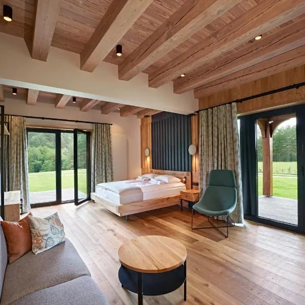 Siedlisko Milachowo nad rzeką - luxury wellness oasis Adults only, hotel v destinaci Rolbik