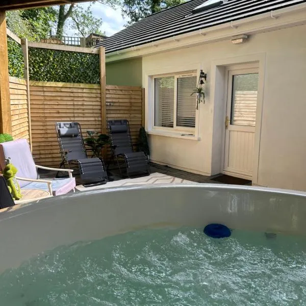 Sèid Bò - Sleeps 6 - NEW Private 6 Person HotTub Available, hotel v destinaci Burnfoot