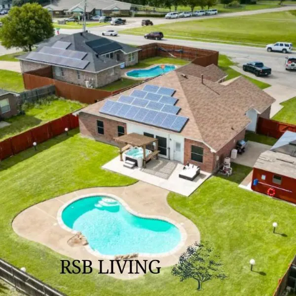 5BR Holiday Getaway in DeSoto with Pool, Hot Tub & Cinema, hotel v destinaci DeSoto