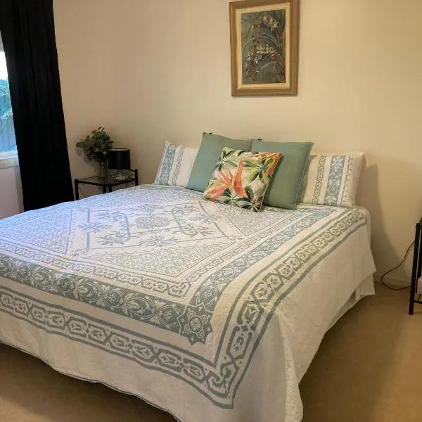 HOME STAY Private Home with King Bed -- Private Bathroom, hotel v destinaci Swan Hill