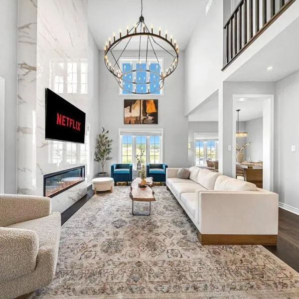 Lavish Home on Hamilton Mountain, hotel a Hamilton