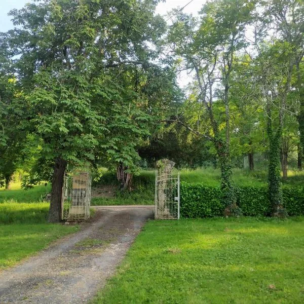Gite Castillonnes Bastide Périgord 2 Chambres, hotel in Castillonnès