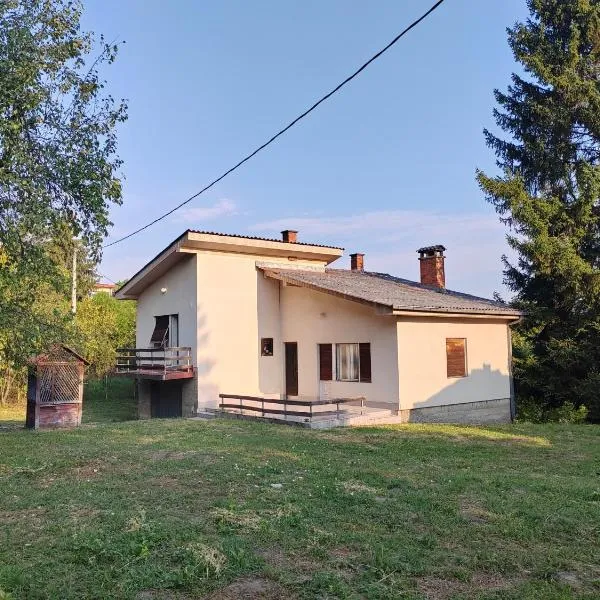 Domacinstvo Pecina Petnica, hotel a Petnica