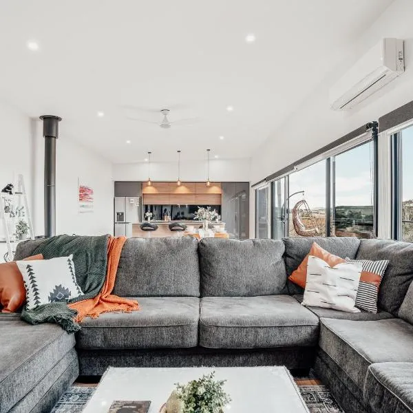 Luxurious Hobart Holiday Home with Stunning Bay Views - Affordable, Family-Friendly, and Stylish, hotel v destinaci Sorell