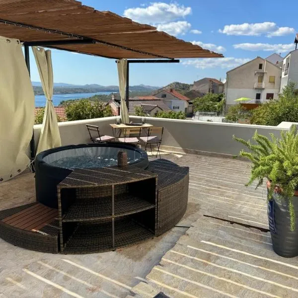 Apartment Block Two, hotel in Šibenik