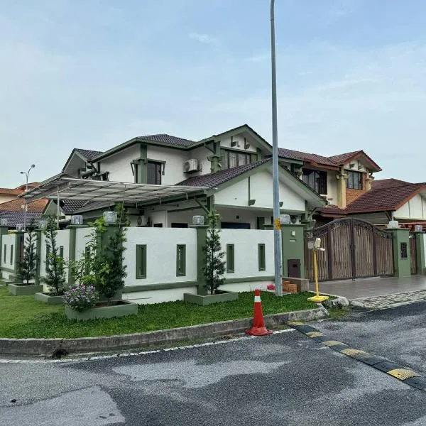 Green Villa Bukit Tinggi#event house#karaokeroom#swimmingpool, hotel in Klang