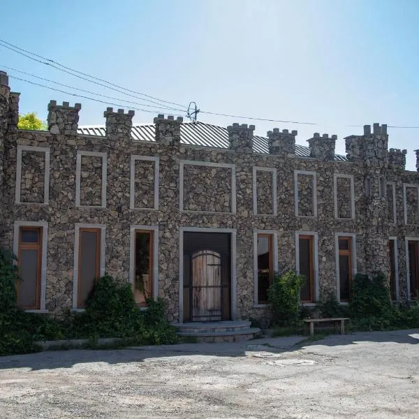 Fish Hotel, hótel í Akhalk'alak'i