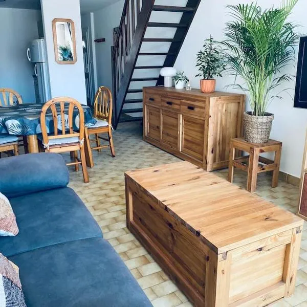 Le Corail du BOUCANET T4 de 70m2 en Duplex avec balcon et parking، فندق في لو غراو دو روا