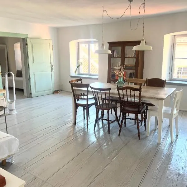 Light filled spacious penthouse in Šibenik city centre, hotel i Šibenik