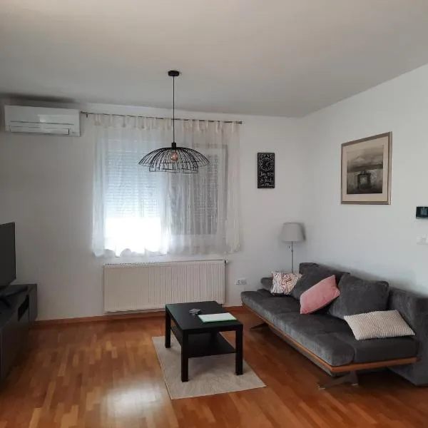 Apartment IUSTUS PINUS, hotel v destinaci Samobor