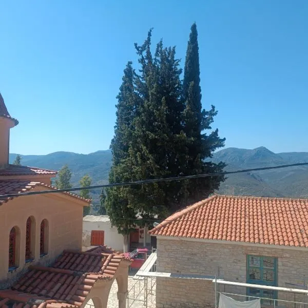 πλατανα Αρκαδίας χωριατικο σπίτι για φυση και ηρεμία, hotel in Rounaíika