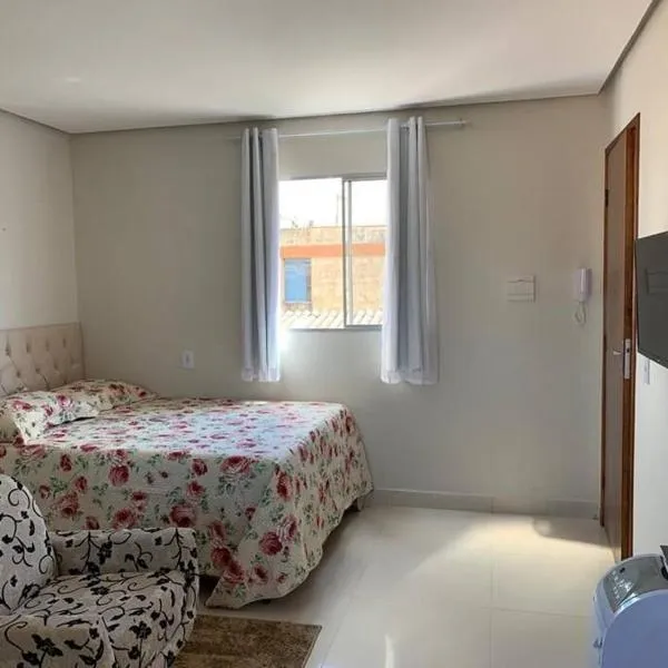 kitnet208 No centro,c linda vista , tv smart e ar, hotel in Montes Claros
